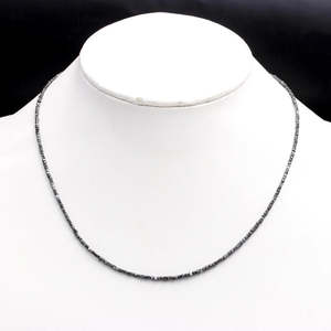 Collier de 16 pouces avec perles de diamant brut noir de 1,5 à 2,5 mm, forme cube fantaisie, motif géométrique - Product Image 1