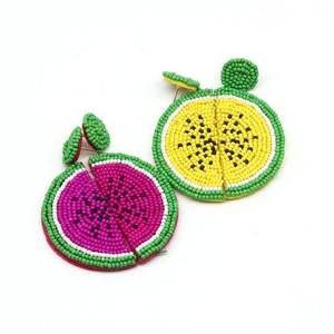 Boucles d'oreilles pendantes en perles de verre de forme personnalisée faites à la main, matériau en alliage, style tendance, cadeau pour femme, bijoux - Product Image 1