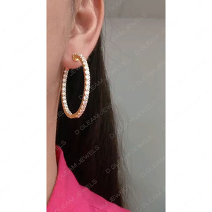 Boucles d'oreilles clous classiques en moissanite certifiées IGI 925, 1,39 ct, 27 pierres, or blanc, clarté VS1-VS2, finition polie, pour mariage - Product Image 3