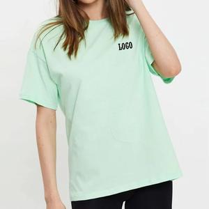 T-shirts d'été à manches courtes en tricot à col rond de coupe régulière pour femmes sérigraphiés avec logo personnalisé - Product Image 1