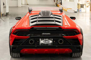 2023 pour Huracan Sterrato Coupé AWD Turbo R20 Conduite à gauche Intérieur en cuir foncé - Product Image 5