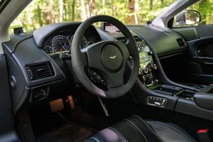 BEST SELLING 2015 A S T O N Martin DB9 Carbon Edition Coupé, 510 ch V12, Blanc Givre Matinal - Product Image 2