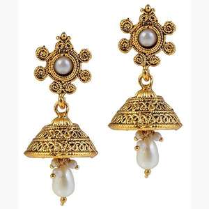 Pendientes Kriaa Jhumki con piedra de perla blanca chapada en oro-1304933 - Product Image 1