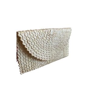 Bolso de Mano Bohemio Artístico para Fiesta de Bodas, Bolso Tejido de Paja con Margaritas Blancas, Crochet y Macramé - Product Image 1