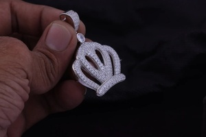 Pendentif Croix Personnalisé en Argent 925 Style Hip Hop, Design Tendance Streetwear Sertie de Diamants Moissanite, Breloques Personnalisées - Product Image 4