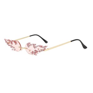 La sensation métallique est rafraîchissante et confortable, les lentilles en verre offrent une meilleure précision optique pour une vision plus claire lors des événements. - Product Image 1