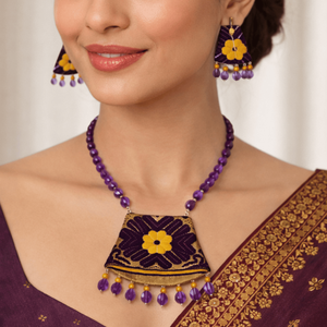 Ensemble de collier en soie Muga violette fait main avec pendentif à motif floral, style ethnique élégant, bijoux de mariée raffinés pour les mariages - Product Image 4