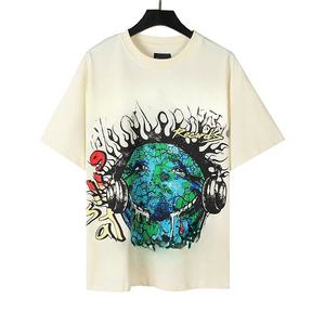 เสื้อยืดลายกราฟิกขนาดใหญ่ทรงหลวมสไตล์ฮิปฮอปเสื้อยืดแนวสตรีทแฟชั่นทันสมัยสำหรับทุกเพศ - Product Image 1