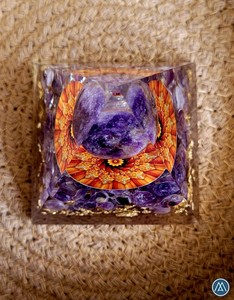 หินควอตซ์แอเมทิสต์ทรงพีระมิดทรงกลมสำหรับตกแต่งบ้านพร้อมการป้องกันจากโรงงาน - Product Image 1