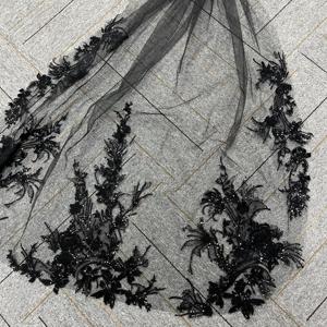 Robe de mariée nuptiale noire voile de dentelle brodé à la main monocouche avec peigne voile de mariée - Product Image 4