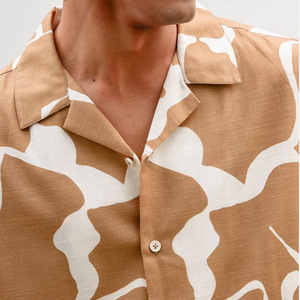 Venta al por mayor de camisas nuevas para hombres en primavera y verano, coloridas camisas de manga corta informales de estilo de vacaciones en la playa con arte de grafiti - Product Image 3