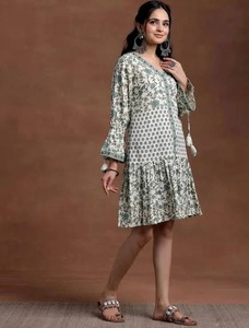 Robe de mariée imprimée à fleurs en coton indien tissé à la main Vintage formelle longue tenue de fête naturelle douce mode d'été personnalisée - Product Image 3