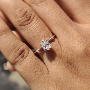 Bague minimaliste en diamant de laboratoire avec un design classique et une brillance supérieure, idéale pour les mariages et les cadeaux en provenance d'Inde - Product Image 6