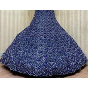 Juego de Lehenga nupcial tradicional con intrincados detalles de lentejuelas bordadas y acentos Zari, ideal para pedidos a granel - Product Image 3