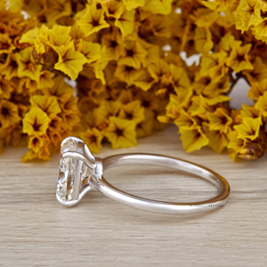 Hidden Halo Moissanite Coussin Cut Ring 2.75 Carat Design Allongé Bague de Fiançailles Élégante pour Femme en Or Massif 18K - Product Image 2