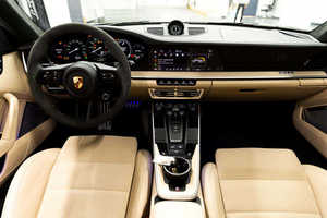 Encantador Coupé 911 Turbo S Negro 2024, Tracción en las Cuatro Ruedas, Usado, Llantas de Aleación, Asientos de Cuero, Automático, R17, Paquete de Lujo, Premium - Product Image 2