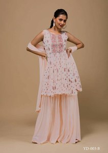 Nouveaux costumes de fausse georgette lourde de concepteur avec le travail de broderie avec Dupatta pour la vente à l'exportation de l'Inde pakistanaise traditionnelle - Product Image 2