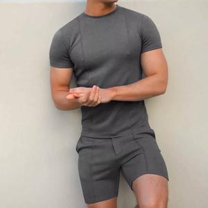 Ensembles de jogging athlétiques respirants avec logo imprimé en coton personnalisé pour hommes avec motif solide Survêtements d'été décontractés - Product Image 4