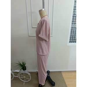 Ensemble deux pièces pour femme, chemisier à manches courtes avec détail asymétrique boutonné et pantalon froissé, 35758 - Rose - Product Image 6