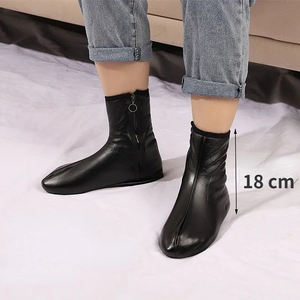 2024 Pie de cuero hecho a medida para Hombres Nuevo estilo temporada de invierno calcetines de cuero estilo fábrica OEM fabricante calcetines de cuero - Product Image 5