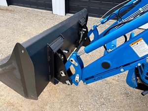 Tracteur compact d'occasion LS MT225E avec chargeur frontal LL3300 - Product Image 2