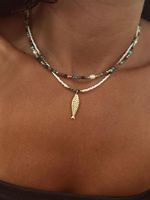 Collier personnalisé multi-brins superposés de style bohème, en pierres naturelles et chaîne en acier inoxydable, avec pendentif baroque en perle dorée – Ensemble de bijoux