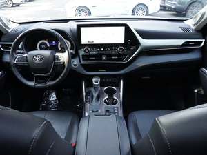 Faible kilométrage 2024 Toyota Highlander hybride Platinum AWD utilisé avec siège en cuir Démarrage à distance Bluetooth Sièges de troisième rangée Toit ouvrant - Product Image 6