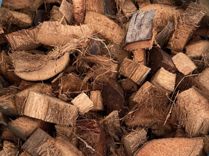 กะลามะพร้าวหักสำหรับผลิตถ่านในเวียดนาม - Product Image 4