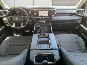 Toundra To-yota 2022 propre et impeccable - Product Image 3