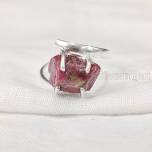 Anillo de Plata de Ley 925 con Gema de Rubí Natural en Bruto, Piedra de Nacimiento de Julio, con Engaste de Puntas Cruzadas, Joyería de Piedra Natural para Mujer - Product Image 1