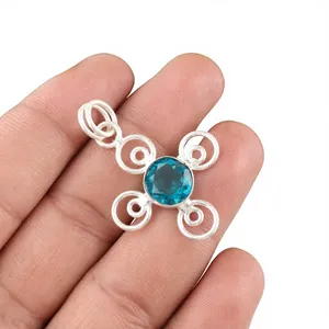 Colgante de Apatita Azul Curativa de Cristal Chapado en Plata con Forma de Paz de Latón y Engaste de Bisel con Piedras Preciosas Facetadas - Product Image 6