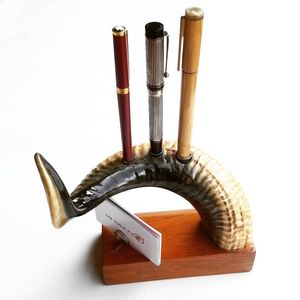 Portalápices Moderno de Cuerno de Oveja Hecho a Mano con Diseño Multifuncional - Product Image 3