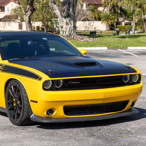 Dodge Challenger T/A 392 2017, Transmisión Manual de 6 Velocidades, Motor Hemi V8 de 6.4 Litros, Color Amarillo - Product Image 1