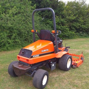 Cortacésped diésel KUBOTA F30601-F391 con plataforma frontal y descarga trasera - Product Image 2