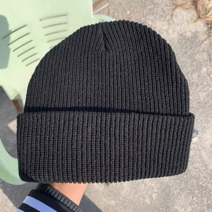 100% Bonnets tricotés de haute qualité personnalisables pour hommes personnalisables pour les scènes de plage ou d'affaires - Product Image 1