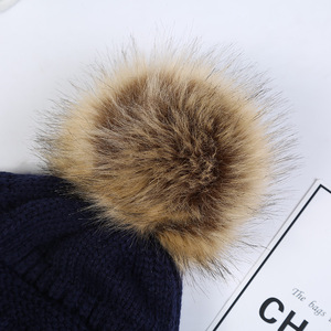 Venta al por mayor Vietnam Low Moq mujeres invierno personalizado Logo grueso azul marino Beanie sombrero liso rojo acrílico adulto señora sombrero cálido - Product Image 2