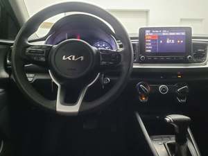 Kia Rio5 S Wagon FWD 2024 Noir Intense d'occasion avec toit ouvrant, démarrage à distance, sièges en cuir, jantes en acier, boîte automatique, système de navigation - Product Image 5