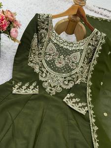 Ensemble Kurta Sharara en Georgette verte avec broderie Zari Butti, réversible, pour fête, vente en gros, vêtements ethniques pour femmes, usine de vêtements OEM, en vrac - Product Image 2