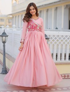 ROBE ATTRACTIVE EN CRÊPE AVEC IMPRIMÉ EN FEUILLE DUPATTA OIGNON Pishwas Anarkali Gharara - Product Image 3