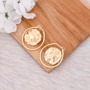 Pendientes de Botón Lisos de Latón Chapado en Oro Amarillo de Alta Calidad, Pendientes de Botón Delicados Hechos a Mano de Latón Chapado en Oro, Fabricante Mayorista - Product Image 6