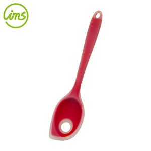 Cuchara agitadora de cocina de silicona antiadherente con agujero - Product Image 2