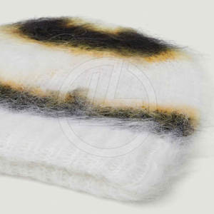 Bonnet en mohair en laine 100% avec texture élégante en peluche tricotée légère, respirante, imperméable et moelleuse, style décontracté - Product Image 3