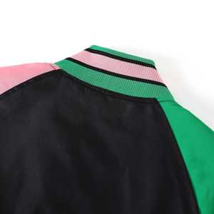Blouson Bomber Noir AKA avec Doublure Personnalisée, Broderie Lettres Grecques Rose et Vert, Style Universitaire Streetwear pour Femme - Product Image 3