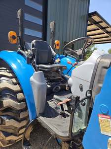 Tractor Agrícola Usado LS Xr 3135 H 35HP 4WD con Transmisión de Engranajes, Color Azul, con Cargador Frontal y Pala Multifuncional - Product Image 2