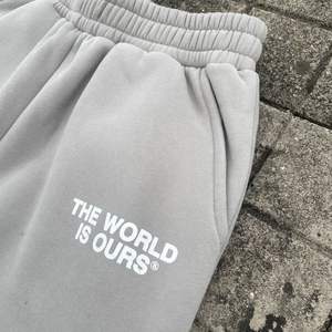 กางเกงสเวตเตอร์ขาตรงทรงหลวมสำหรับผู้ชายกางเกงผ้าคอตตอน100% ออกแบบโลโก้ได้ตามต้องการสไตล์ใหม่ - Product Image 4