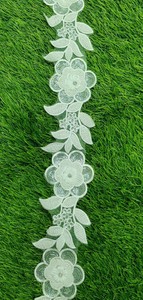 Lacets brodés de mariée blancs sur mesure de couleur blanche dans des motifs floraux à des fins diverses dans différentes tailles - Product Image 2