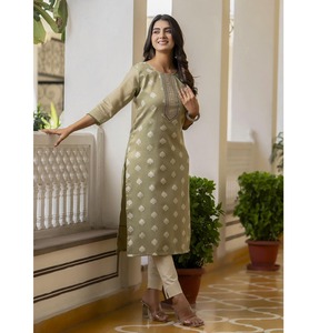 Kurti droit brodé pour femmes, vente chaude, pour les fêtes ou les occasions festives et décontractées, disponible au meilleur prix - Product Image 6