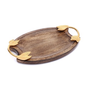 Plateau de service en bois au design unique de taille personnalisée avec poignée en métal Caractéristiques décoratives en acier inoxydable et laiton pour usage domestique - Product Image 6
