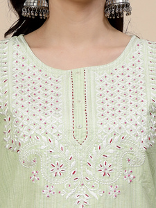 Ensembles de Kurta élégants pour femmes en tissu 100% coton doux, couleur olive, avec motifs floraux faits à la main, pour le bureau et les fêtes, prix de gros - Product Image 6