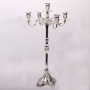 Candélabre élégant en métal doré avec un design moderne complexe adapté aux mariages de Noël ou à la décoration de table de célébration - Product Image 1